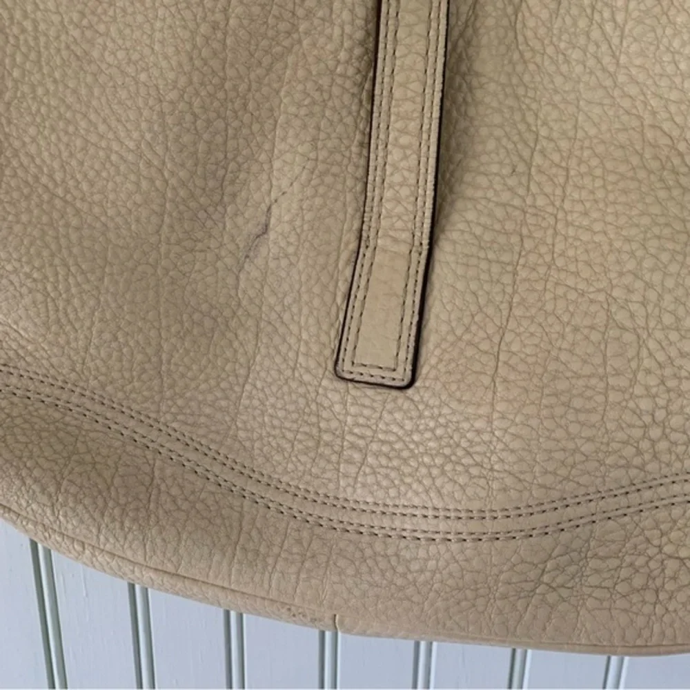 Coach Vintage Hampton Hobo Leather Tan Shoulder Bag Soft Pebbled Collection